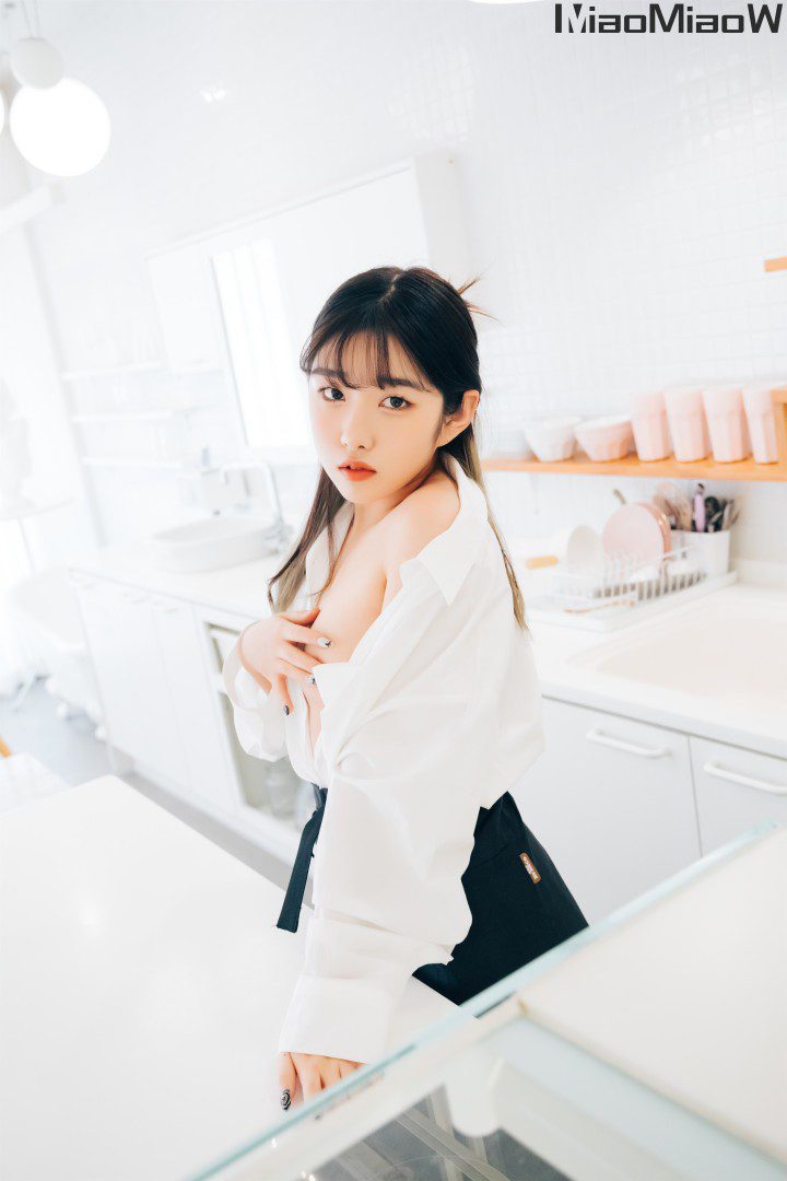 [Loozy] Sonson (손손) – Nude Apron [110P-205M]