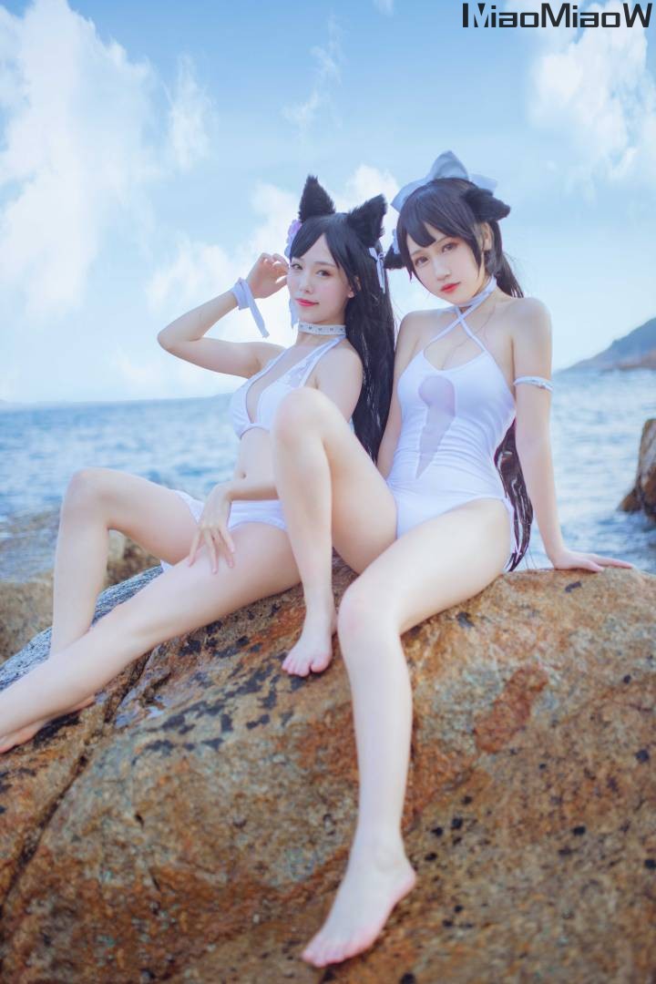 Coser@抖娘-利世 x 不呆猫 – 獒犬海边泳装 [41P-35MB]