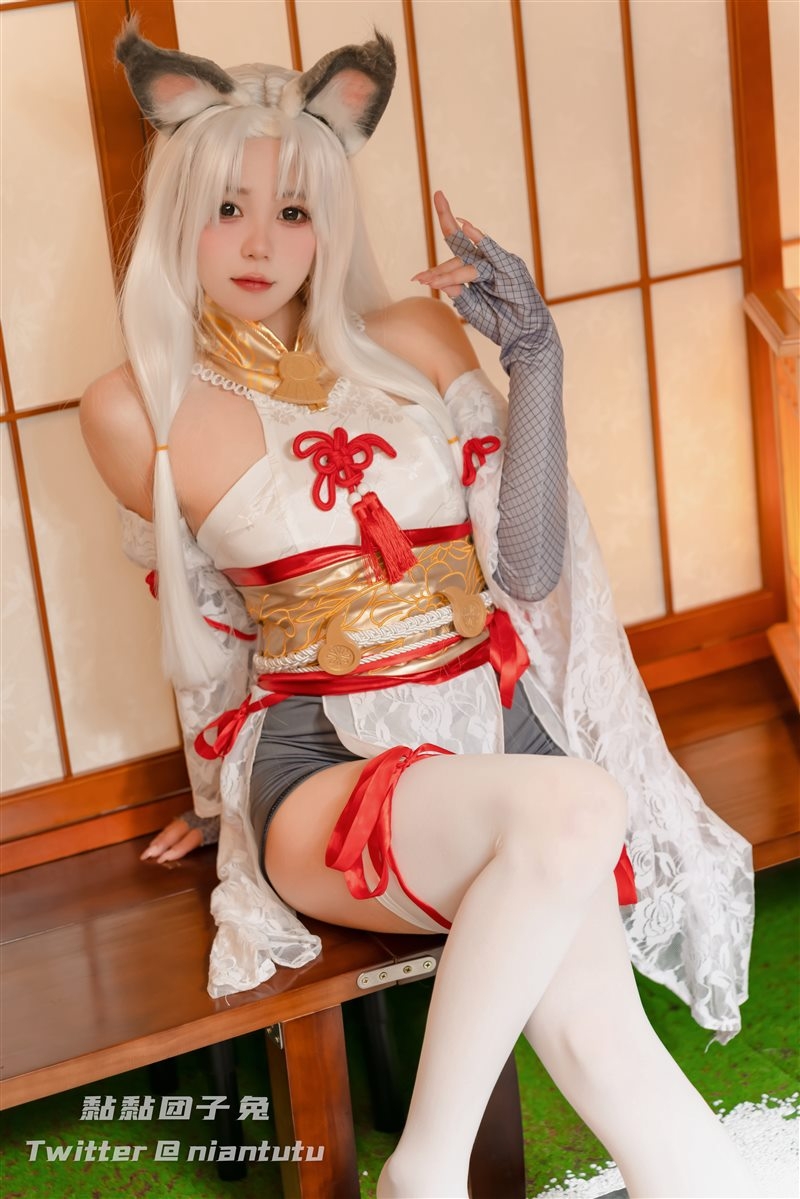 Coser@黏黏团子兔 – 白丝胡桃 [40P-537M]