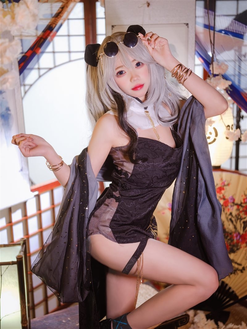 Coser@黏黏团子兔 – 食铁兽 [12P-70M]